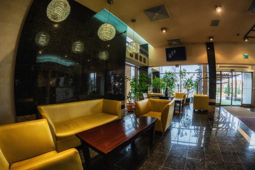 Hotel Apollo Wellness Club Sîngeorgiu de Mureş Exterior foto